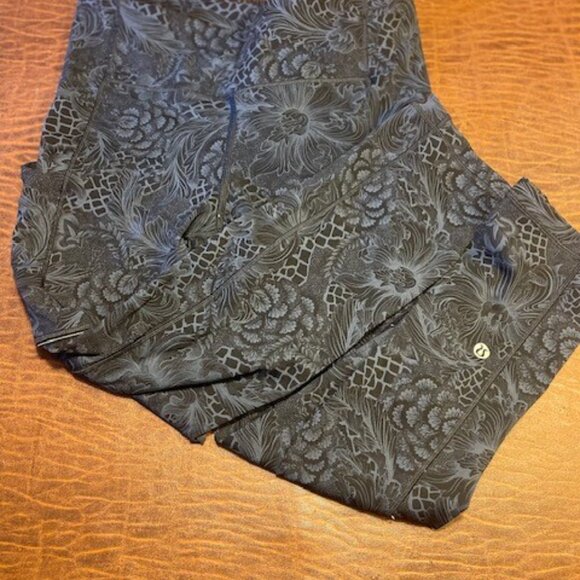 Lululemon 3/4 Leggings Size 6 - Picture 2 of 7